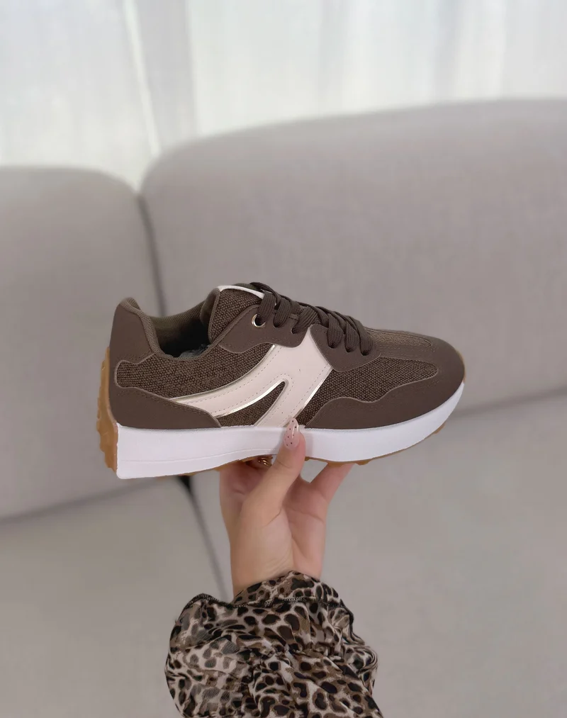 Baskets femme marron tendance à bandes beiges et plateforme épaisse blanche