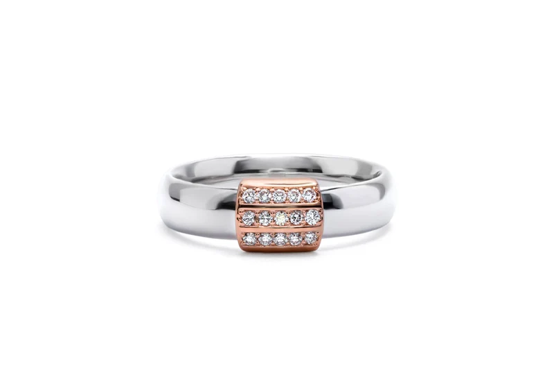 Jonc avec bague en or pavée de diamants