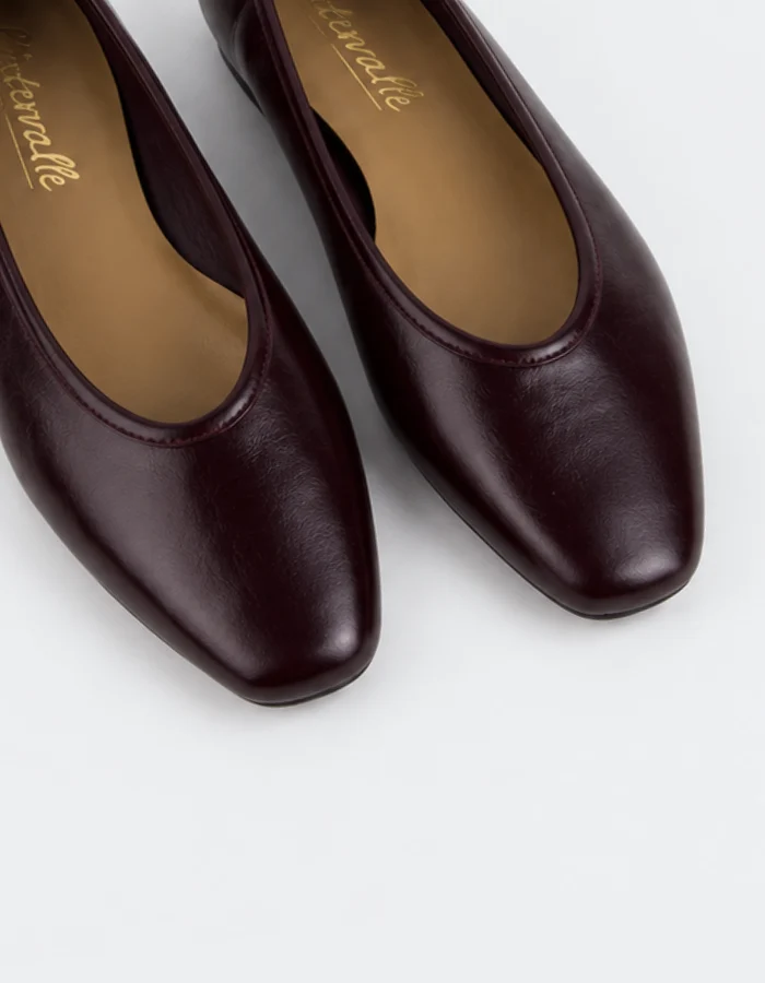 Juniper Burgundy Leather