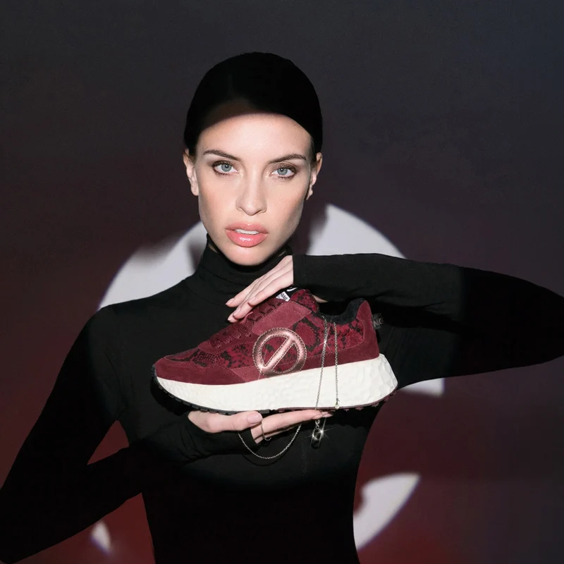 CARTER JOGGER W SNAKE KISS ROUGE - Collier orné de Cristaux Swarovski® inclus