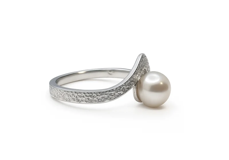 Bague texturée en V avec perle