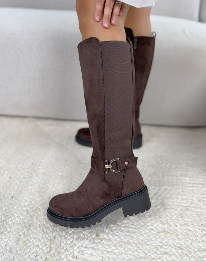 Bottes femme marron foncé en suédine avec tige élastique et boucle dorée