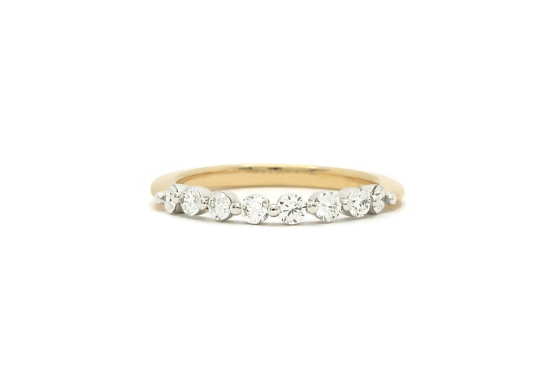 Bague semi-éternité et diamants de laboratoire