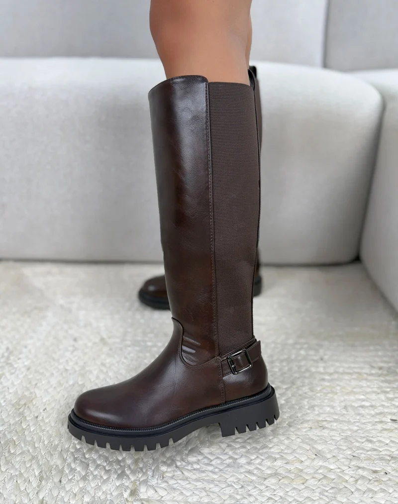 Bottes femme marron tendance à tige élastique avec semelle crantée