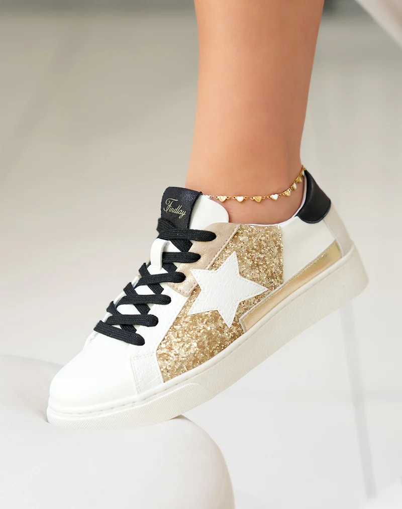 Baskets femme blanche à lacets noires à détail étoile et empiècements