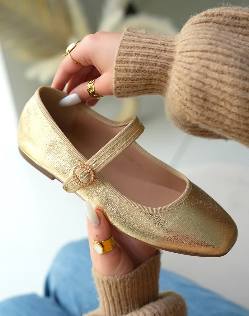 Ballerine femme dorée éclatante avec détail rond de strass doré
