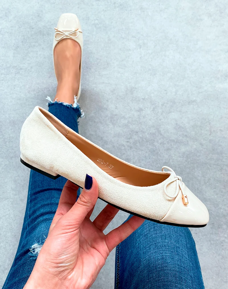 Ballerines beiges en suédine pour femmes à détail nœud