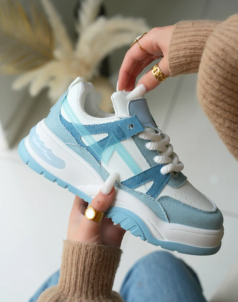 Baskets bi-couleur jeans et blanches à motif et à lacets effet corde