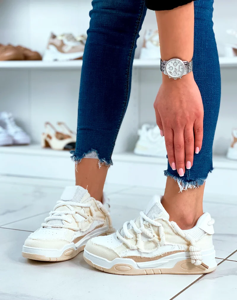 Baskets blanc et beige à lacet épais et à effet jean déchiré
