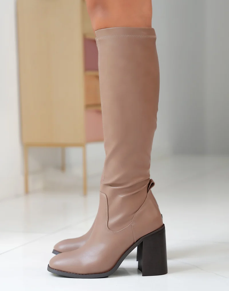 Bottes Beiges Foncées à Talon Épais : L'Élégance Hivernale