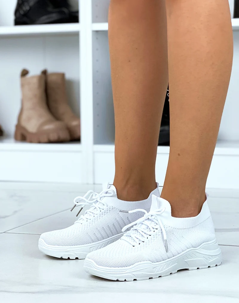 Baskets blanches souples respirantes effet chaussettes