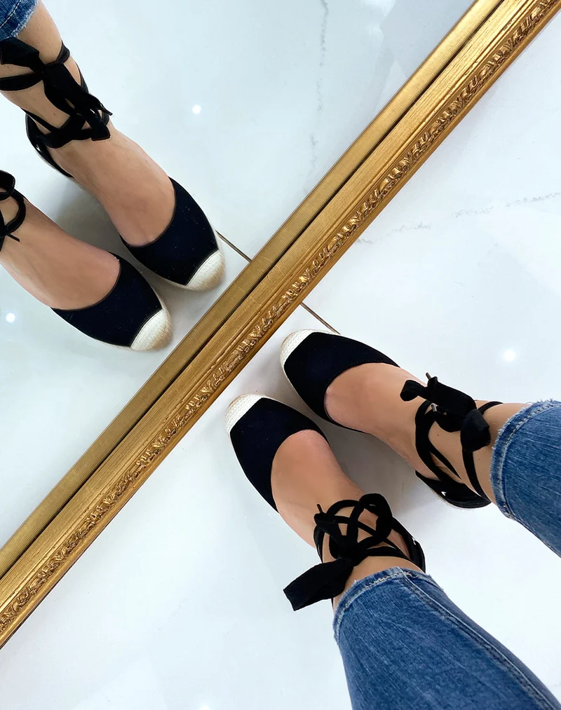 Espadrilles à talons compensés en toile noire à rubans