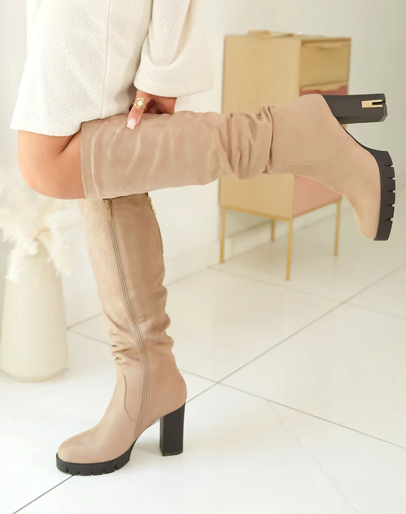 Bottes marron clair effet daim à talons avec détail doré pour femme