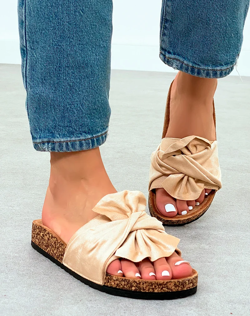 Mules Beige en Suédine avec Gros Noeud et Semelle Plateforme – Élégance Naturelle