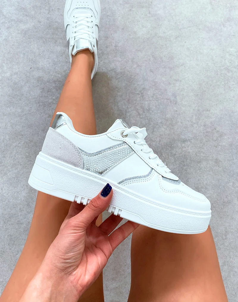 Baskets femme blanche à empiècements et détail argentée pailletée
