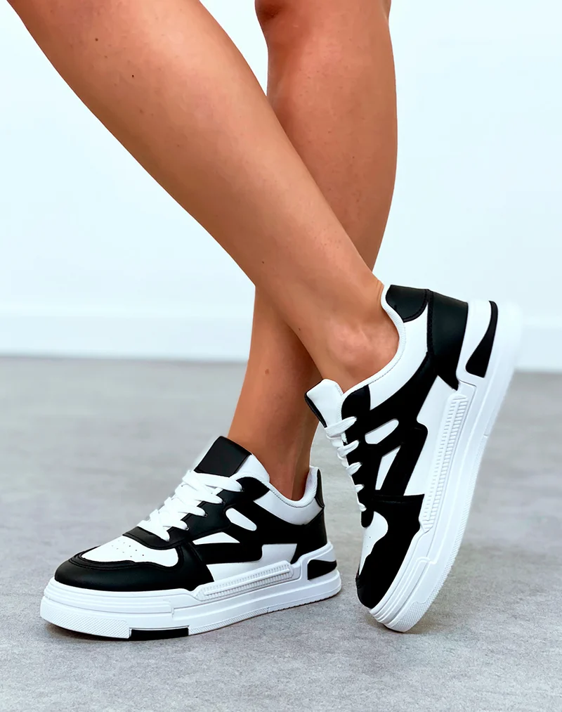 Baskets femme bi-couleurs noires et blanche à lacets