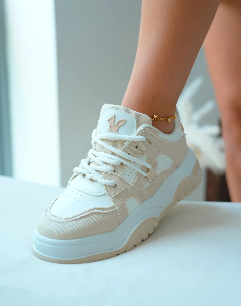 Baskets femme beige et blanche effet déchiré à lacets corde