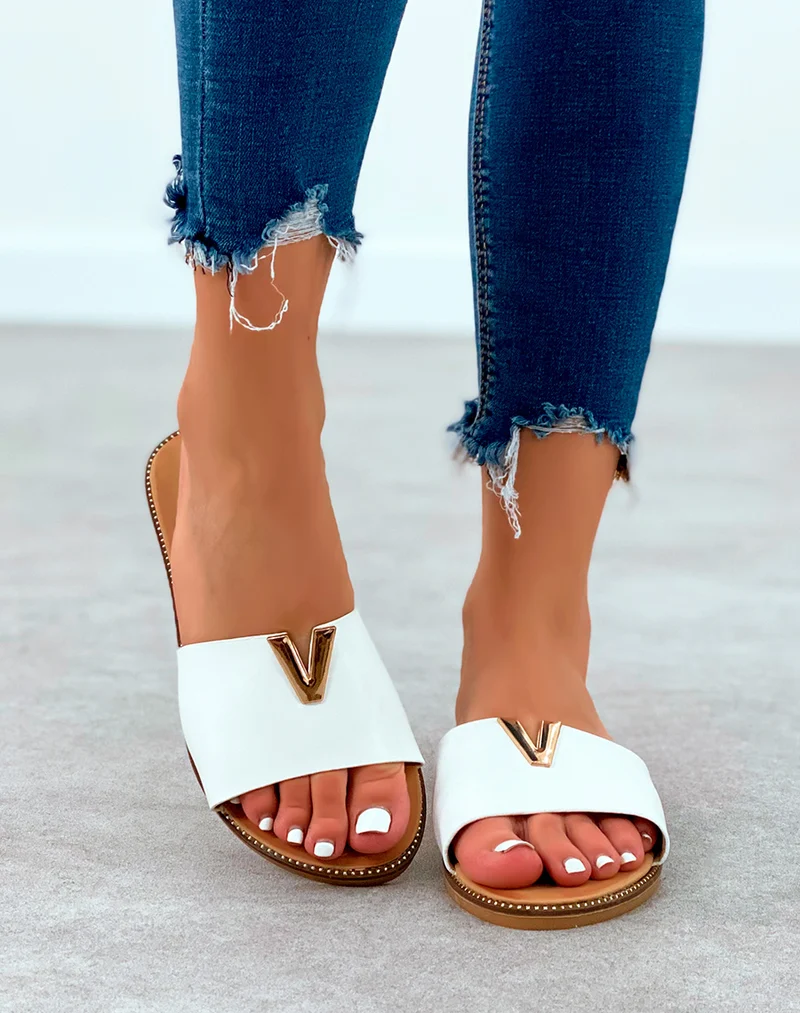 Mules blanche tendance à détail dorée pour femme
