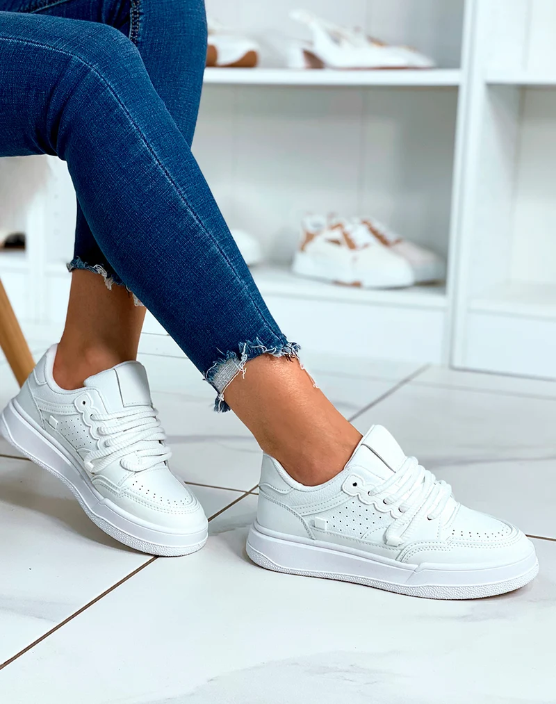 BASKETS BASSES BLANCHES TENDANCES ? LACET ?PAIS