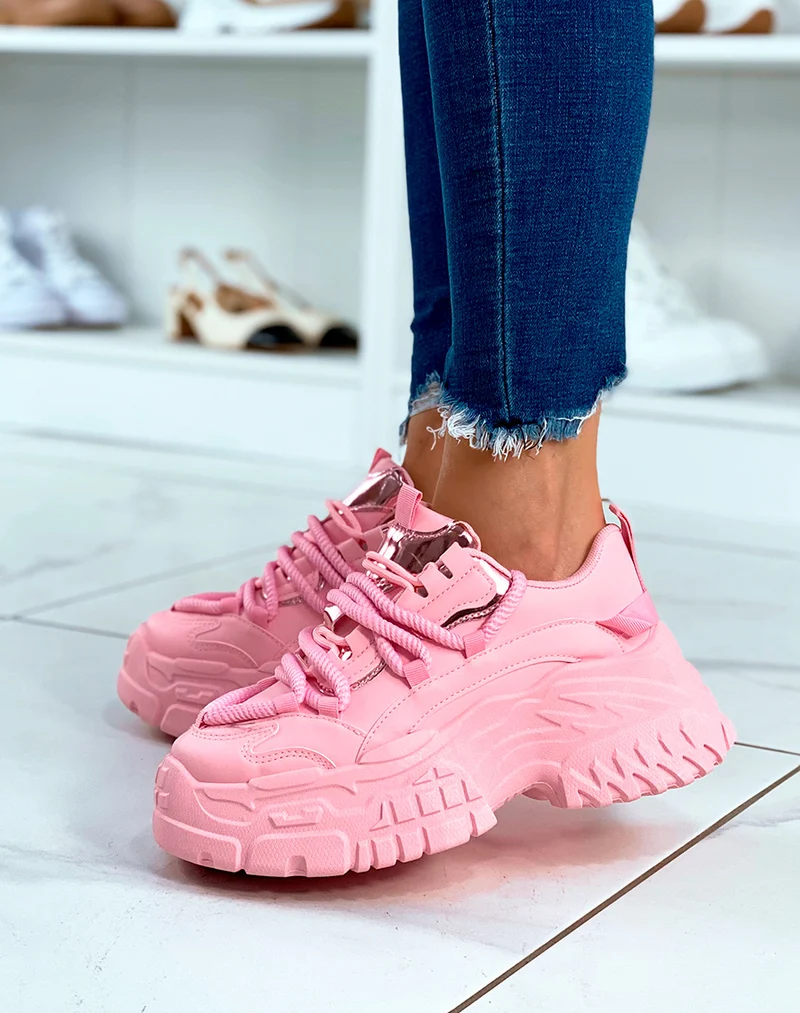 BASKETS ROSES ? GROSSE PLATEFORME ET ? D?TAILS M?TALLIQUE