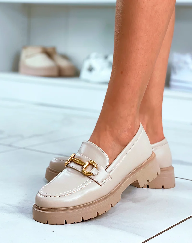 Mocassins beige à détail doré pour femme