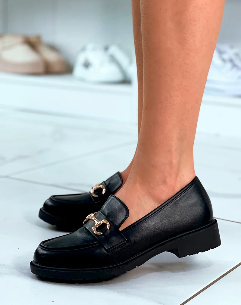 Mocassins noires à détails rose gold pour femme