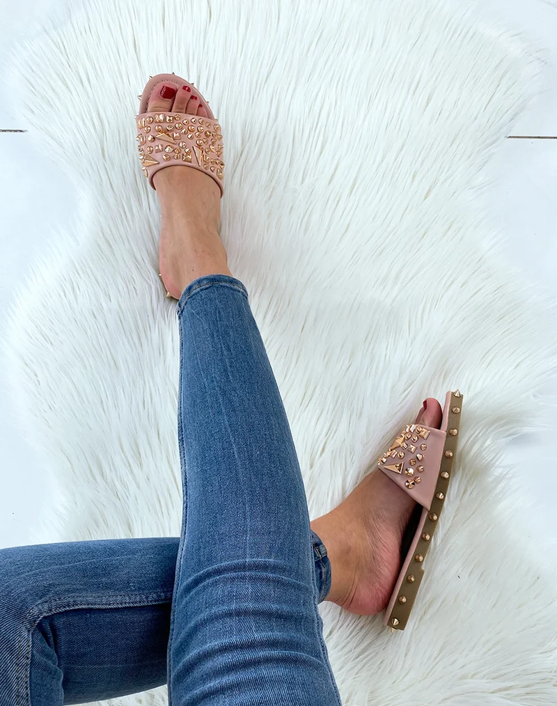 Mules roses poudrées cloutées