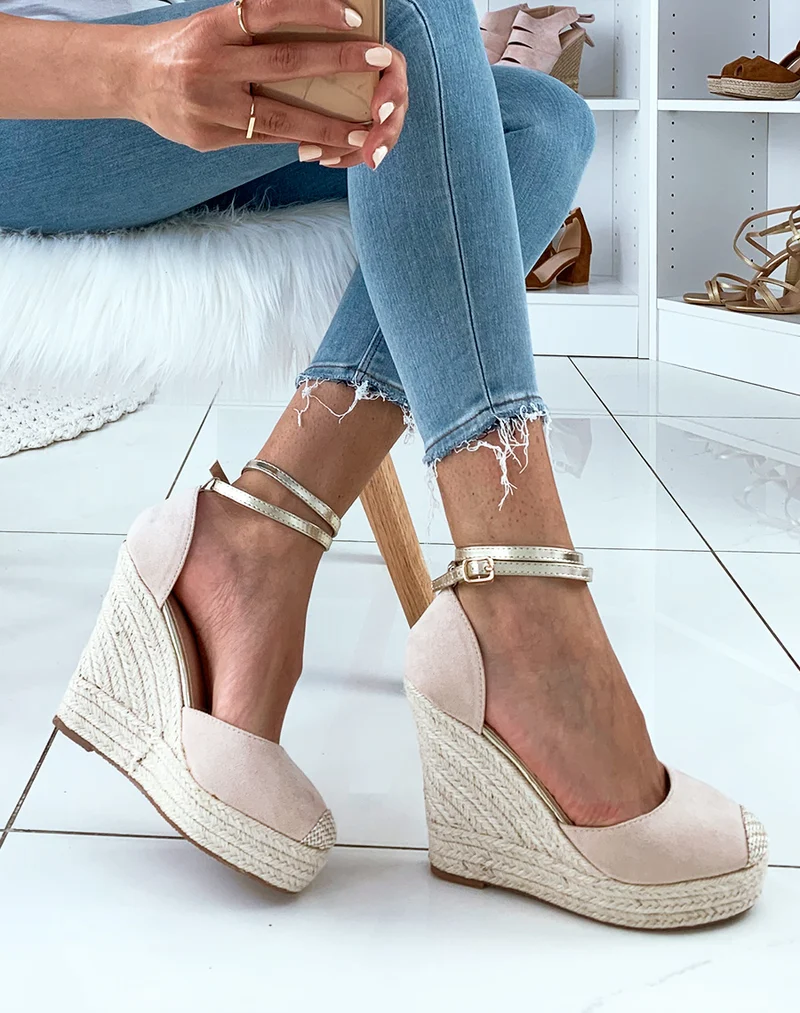 Espadrilles beiges en suédine et doré à talons compensés