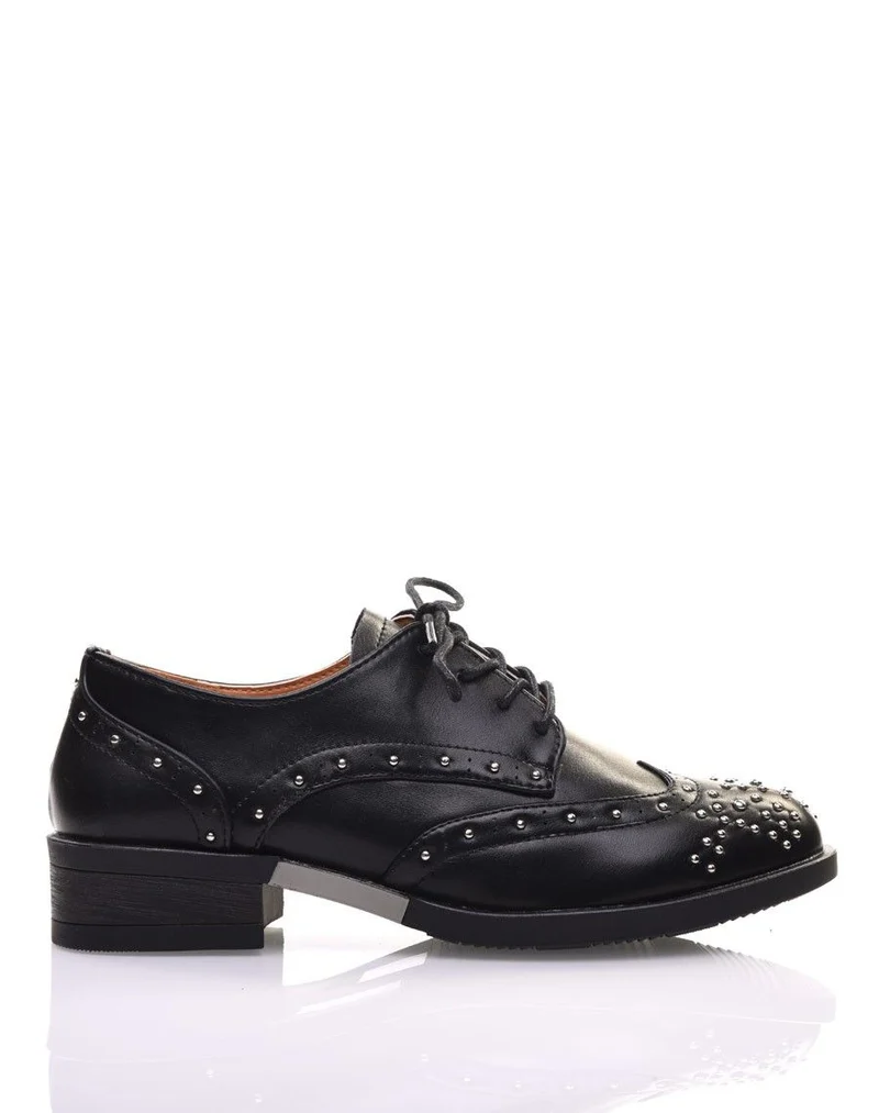 Derbies noires cloutées