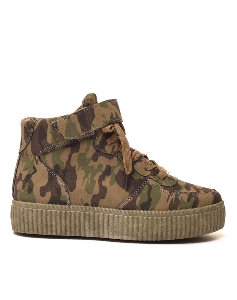 Baskets montantes à lacets en suédine camouflage