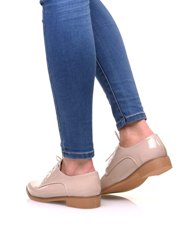 Derbies beige vernis