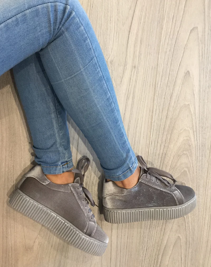 Baskets basses grises en velours