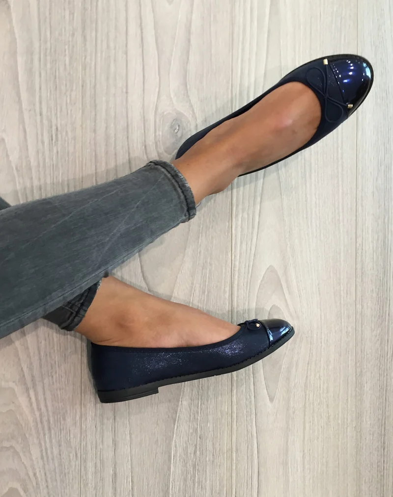Ballerines bleues marine effet brillant et bout métallisé