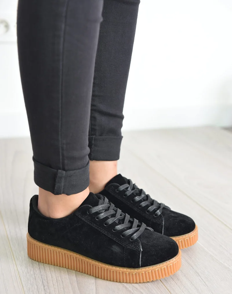 Baskets noires effet daim avec grosse semelle