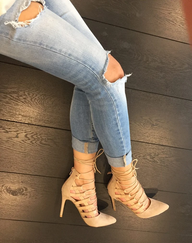 Escarpin beige lacés très tendance