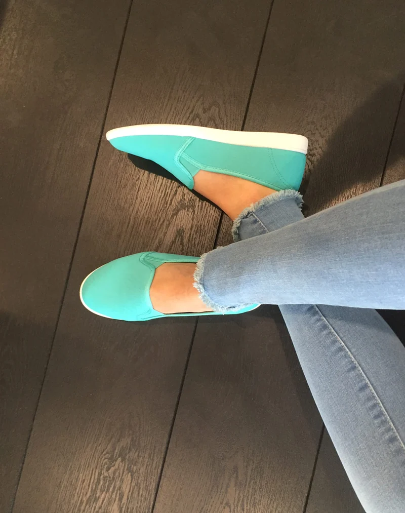 Slippers vertes légères et confortables
