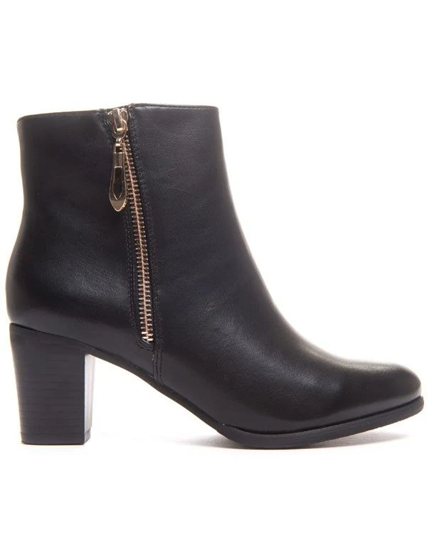 Bottine noire à petit talon et fermeture décorative