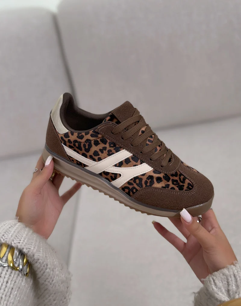 Basket femme marron tendance en suédine avec imprimé léopard et bandes blanches