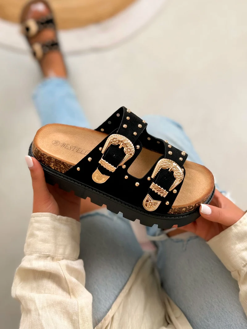 Mule femme noire en suédine cloutée avec boucles dorées à plateforme