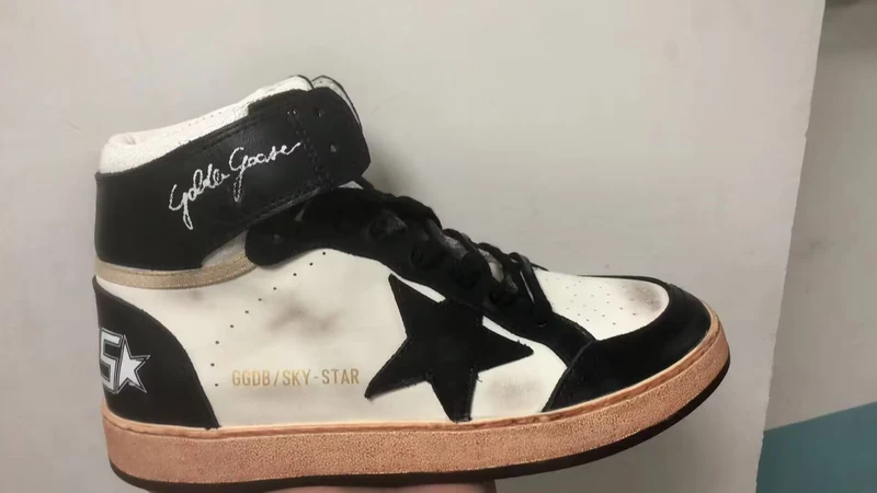 Golden Goose Sky-Star – Black and White
