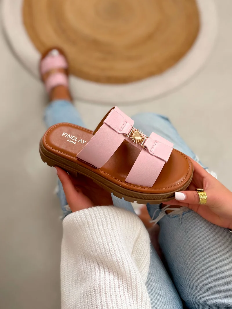 Mule femme camel tendance à brides roses avec cœur doré et semelle crantée