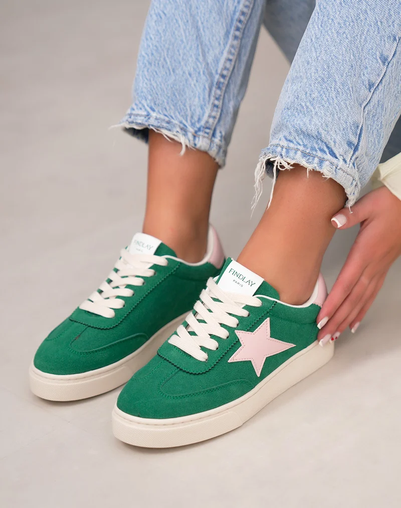 Basket femme verte tendance en suédine avec étoile rose clair moderne