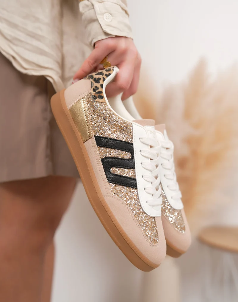 Basket femme beige tendance à paillettes avec bandes noires et lacets