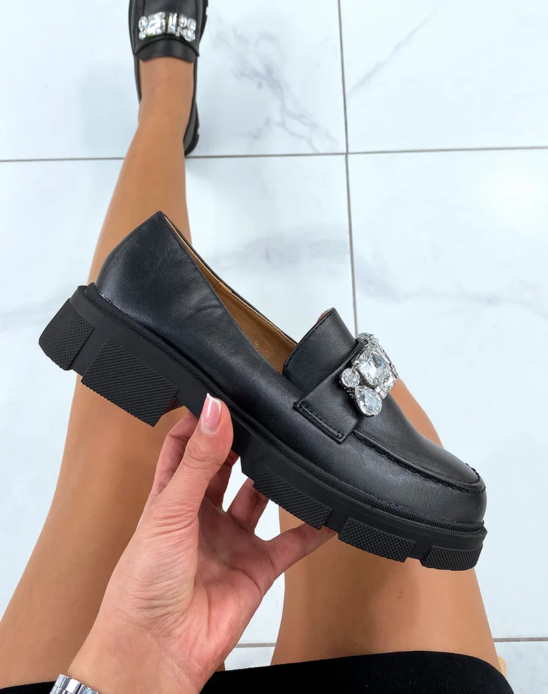 Mocassins noirs à détails en forme de bijoux argentés