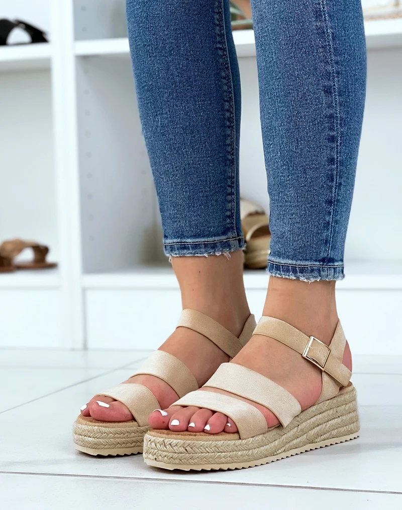 Sandales compensées beiges à double brides épaisses et semelle en toile de jute