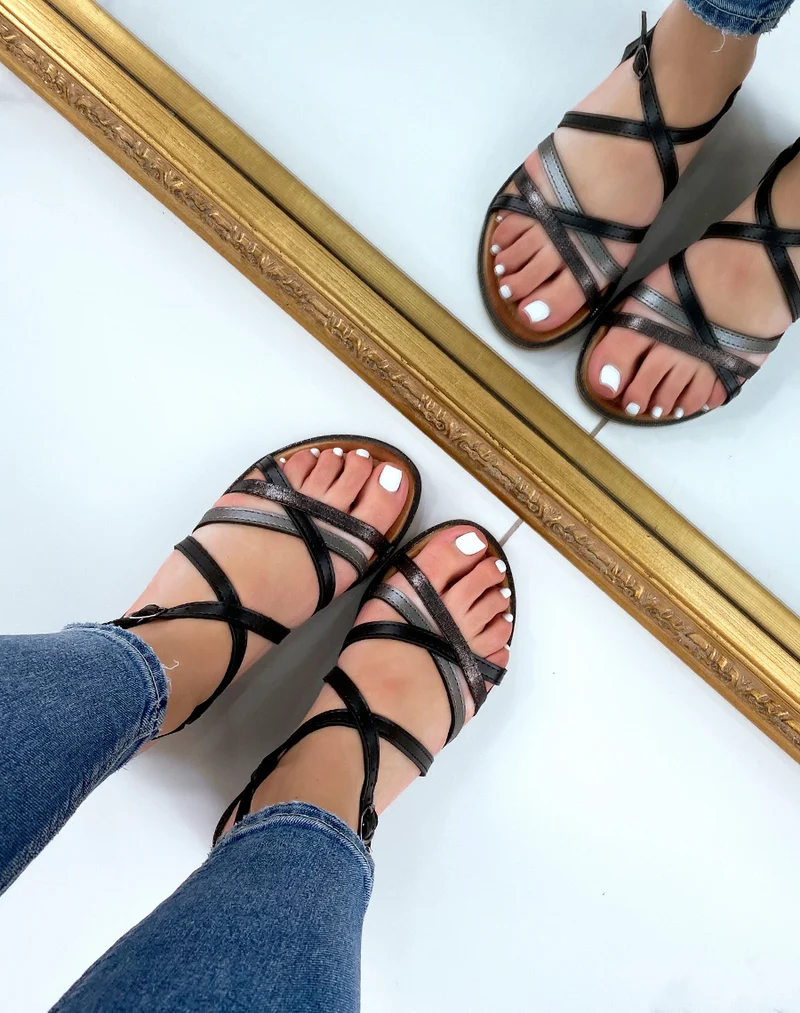 Nu-pieds noirs à bride lisses satinées et pailletées