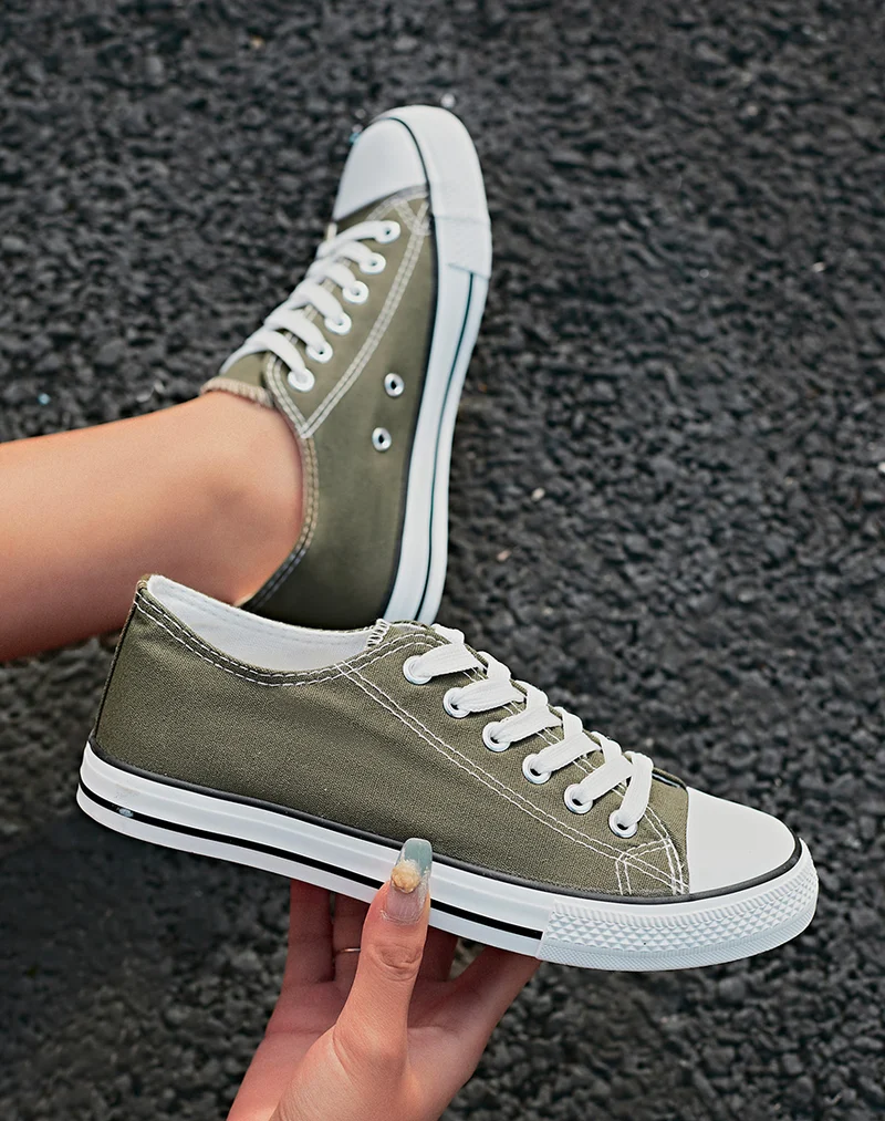 Baskets basses en tissu kaki