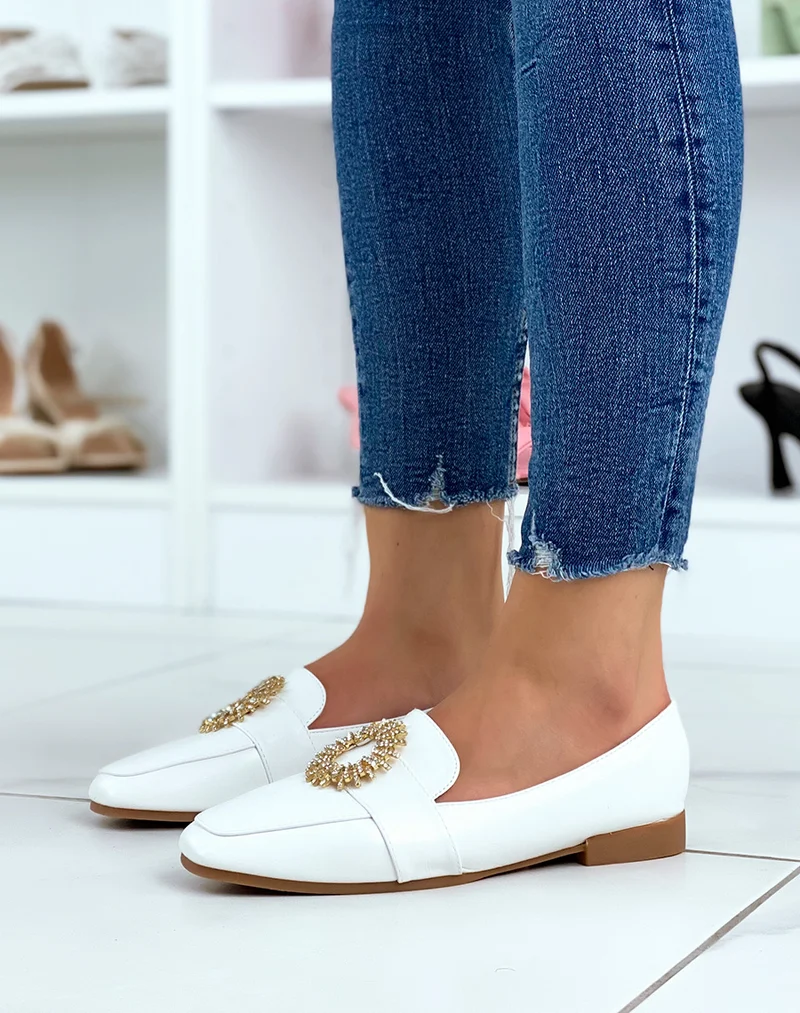 Mocassins blancs avec détail doré