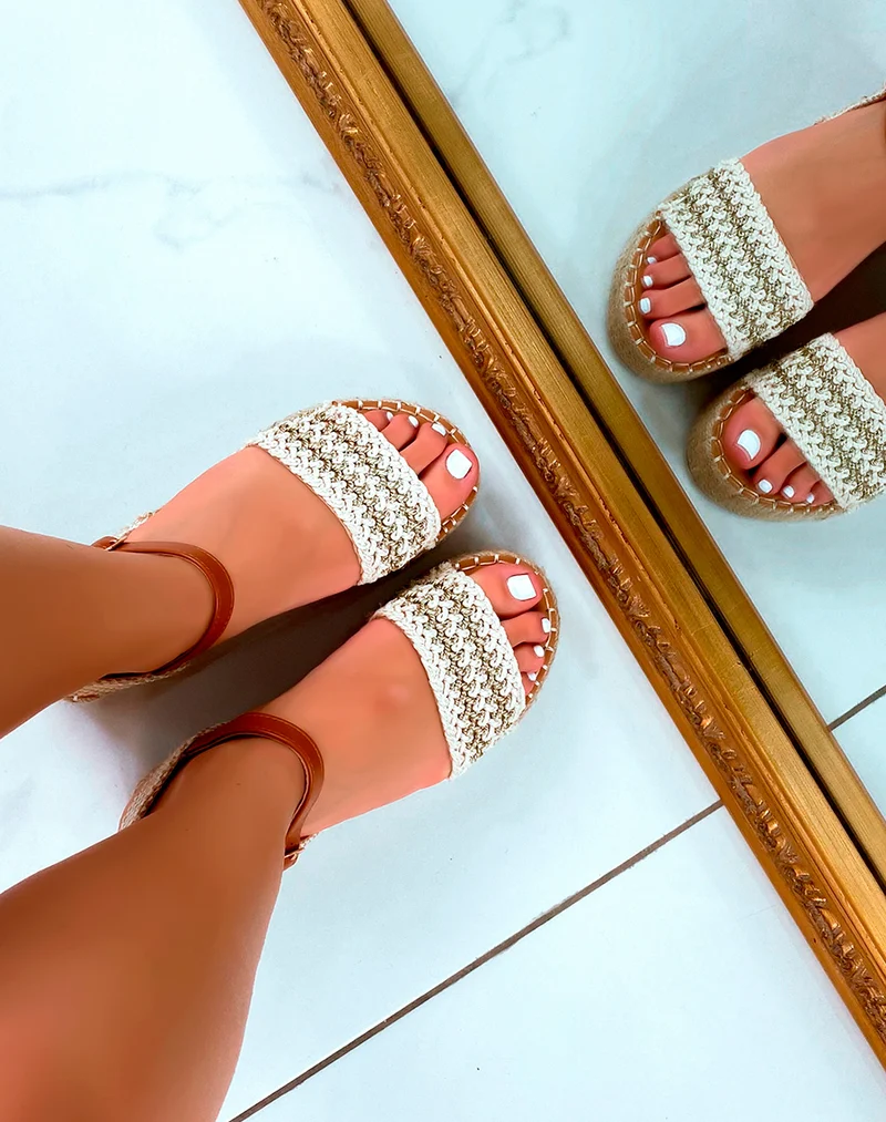 Sandales à plateforme en corde et à bride tressés beige et dorée