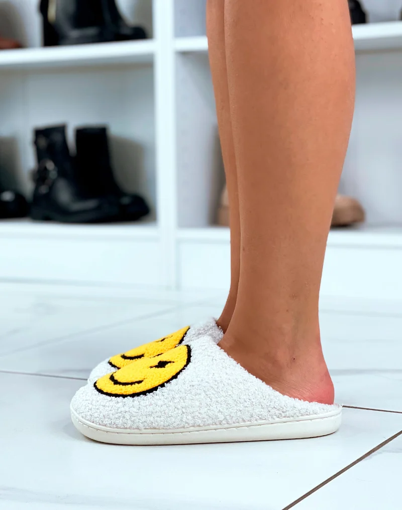 Chaussons Smiley : Joie & Confort en jaune